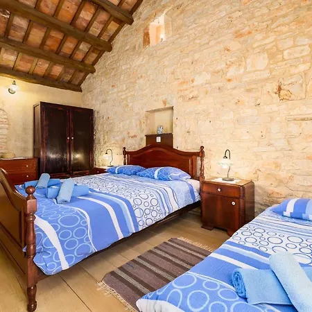 In With Outdoor Swimming Pool Holiday home Rezanci