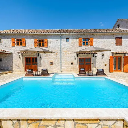In With Outdoor Swimming Pool Holiday home *